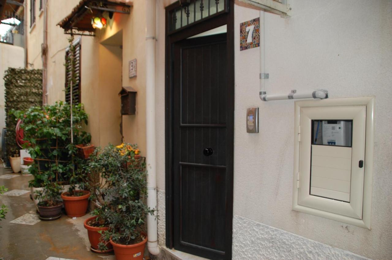 Villa Casa Vacanze Antico Cortile Delle Palme Villagrazia Di Carini Exterior foto